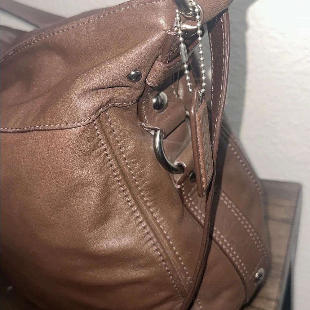 Coach Zoe Hobo Brown Shoulder Handbag - Picture 3 of 8